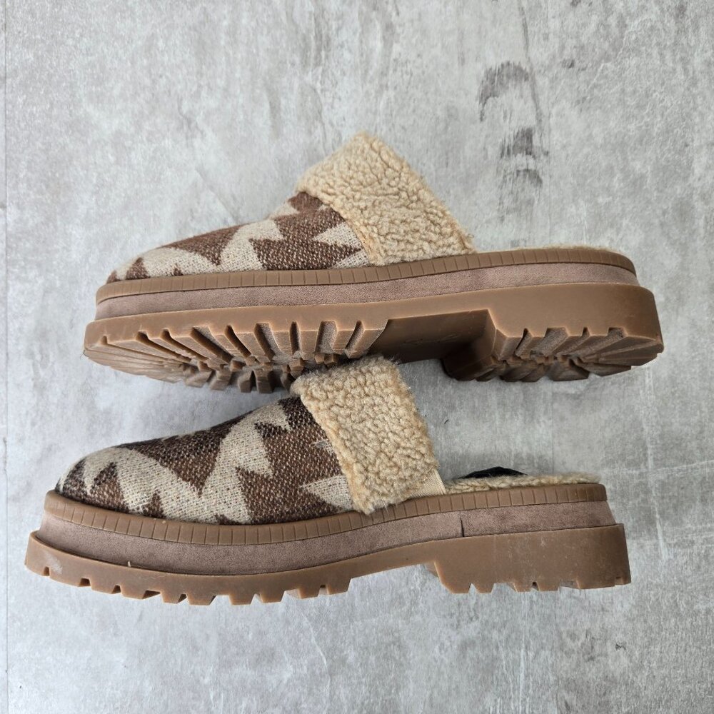 Jessica Simpson Brown and Tan Mules - Picture 6 of 12